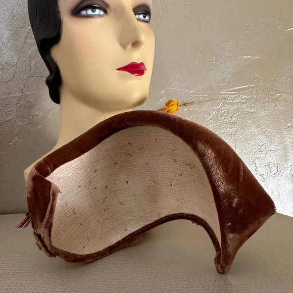 REFINED 1950's VELOUR & FELT "FLOWERS" COCKTAIL HAT